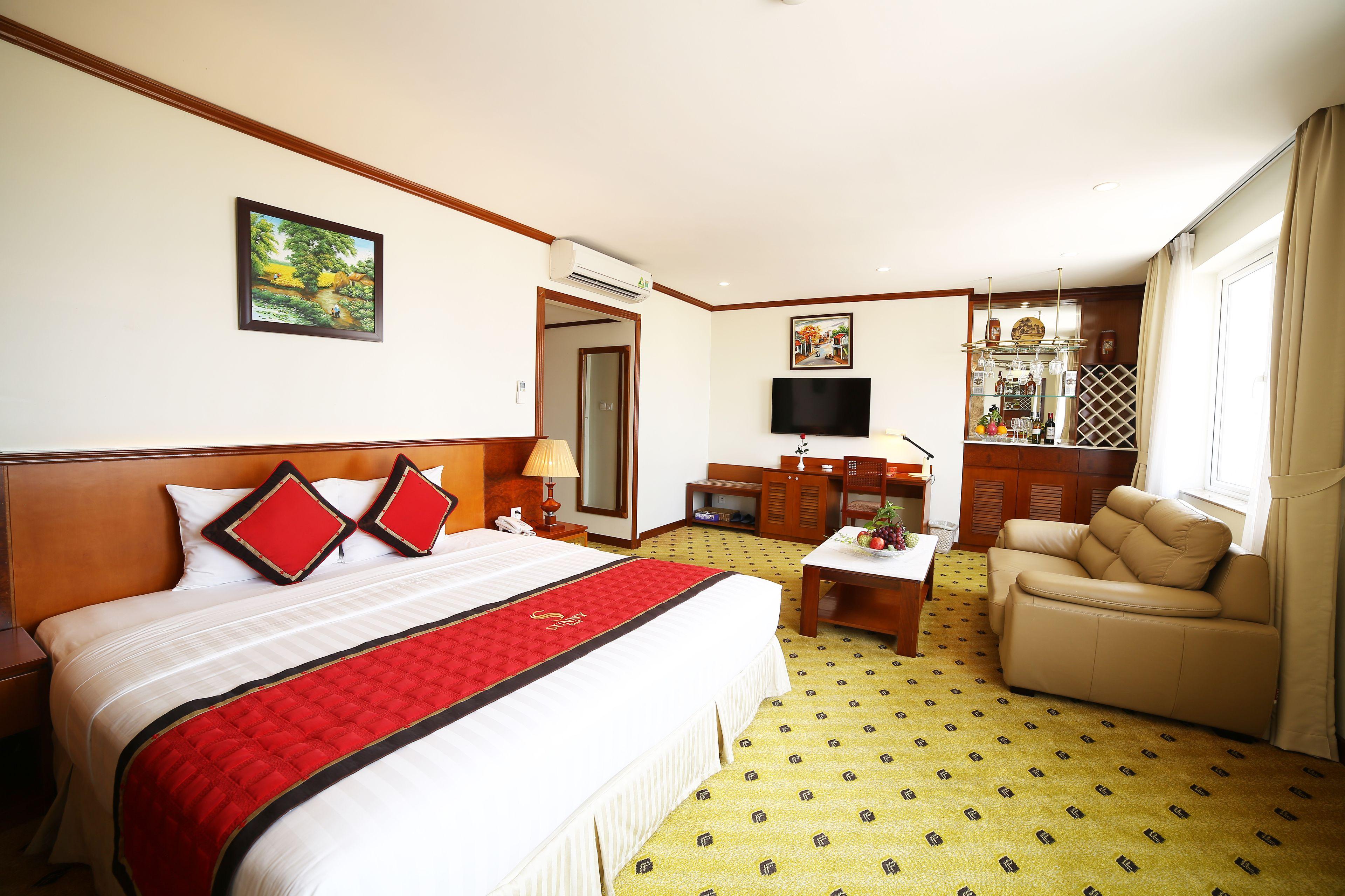 Sunny Hotel 1